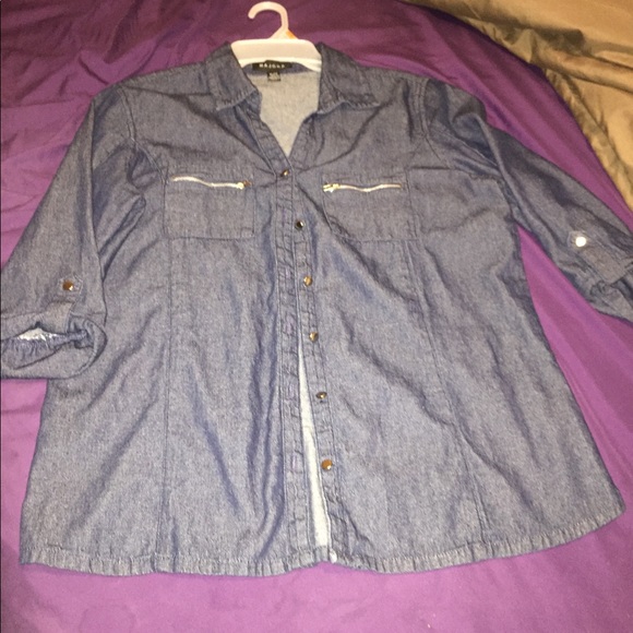 Great Denim Button Down 👕 Shirt! - Picture 4 of 7